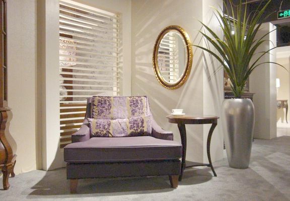 居然之家的股价却呈现出了一路下行的态势