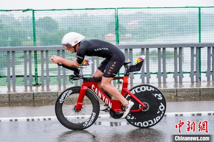 2024北京国际铁人三项挑战赛在延庆举行，吸引