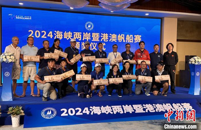 借助GOOVIS头戴显示器重温船舱景象，海上复盘成