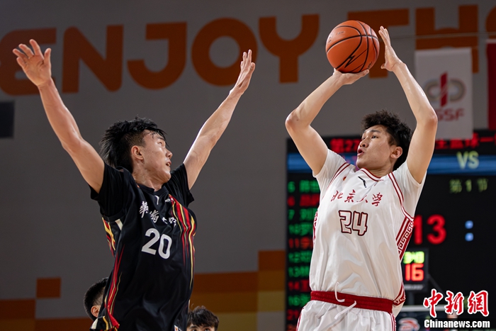 北京大学男篮夺CUBAL全国总冠军，管子煜捧得总决