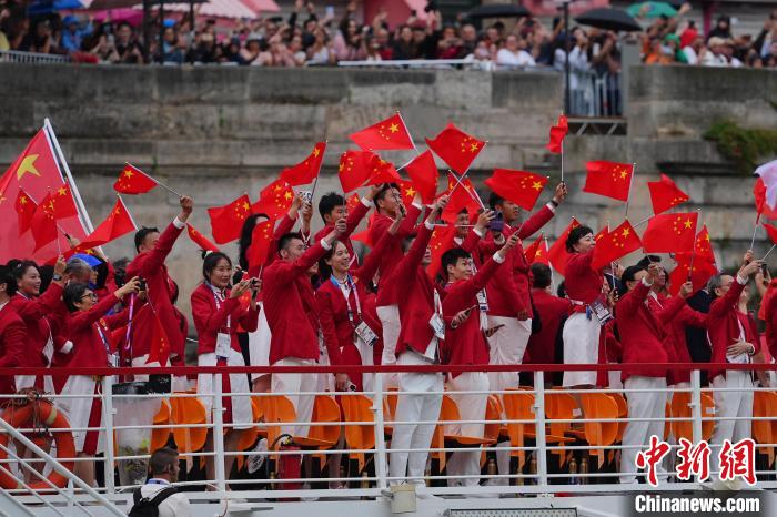 塞纳河上的百年流光：巴黎奥运开幕式的跨时空