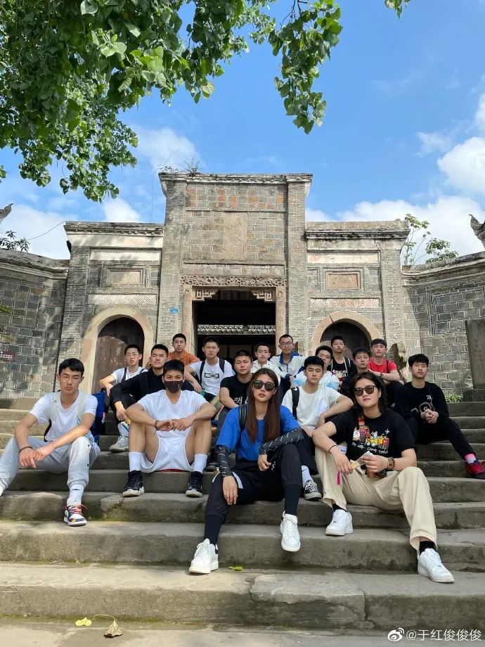 95后女教练于红俊率队夺冠 成为湖南赤木晴子