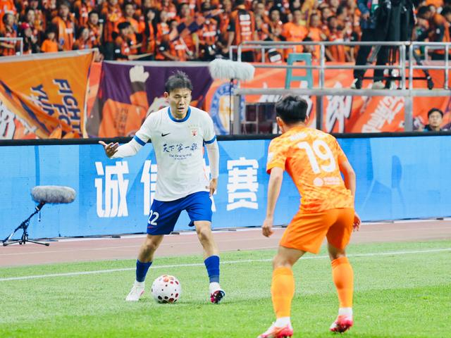 山东泰山0-4惨败云南玉昆 高原主场暴露多维短板