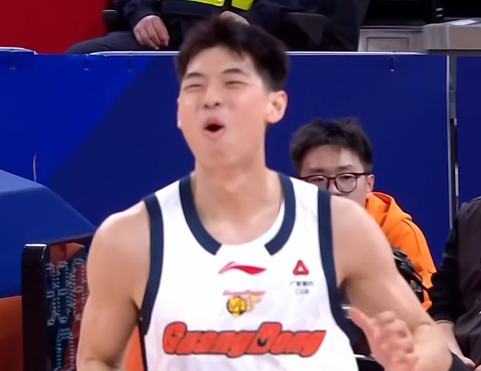 广东惨败上海遭遇赛季四杀 麦考尔状态低迷崔永