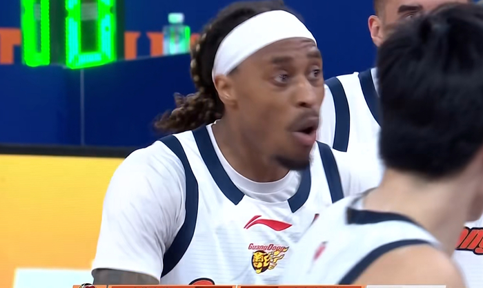 广东惨败上海遭遇赛季四杀 麦考尔状态低迷崔永