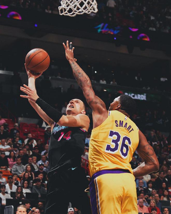 湖人15分大逆转热火 东契奇60分引领三连胜