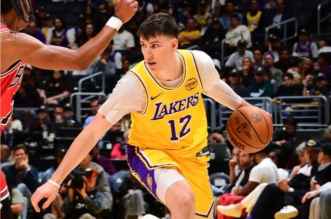 湖人4连胜登西部第三 拉拉维亚低迷引质疑