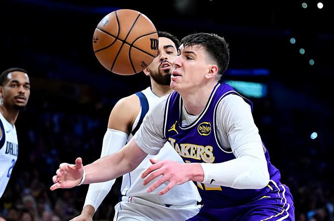 湖人4连胜登西部第三 拉拉维亚低迷引质疑